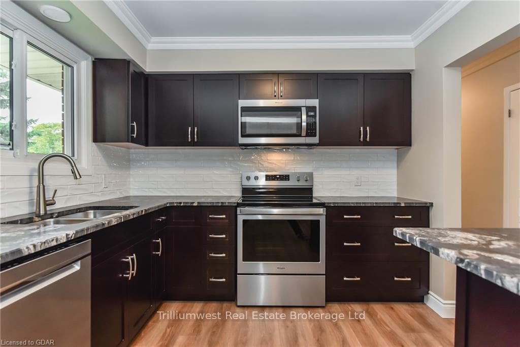 25 NICKLIN Crescent photo 13