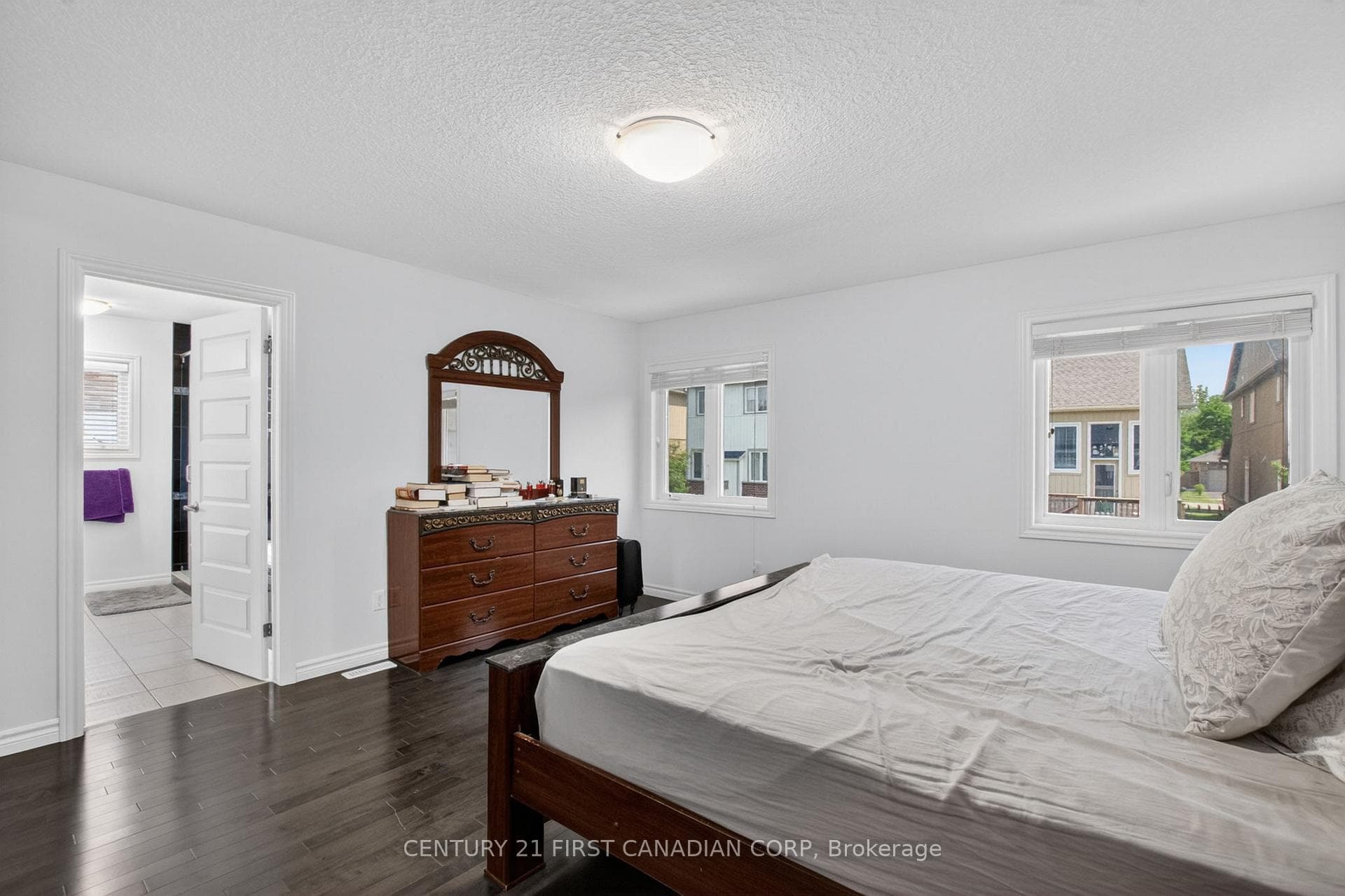 697 Killarney Road photo 16