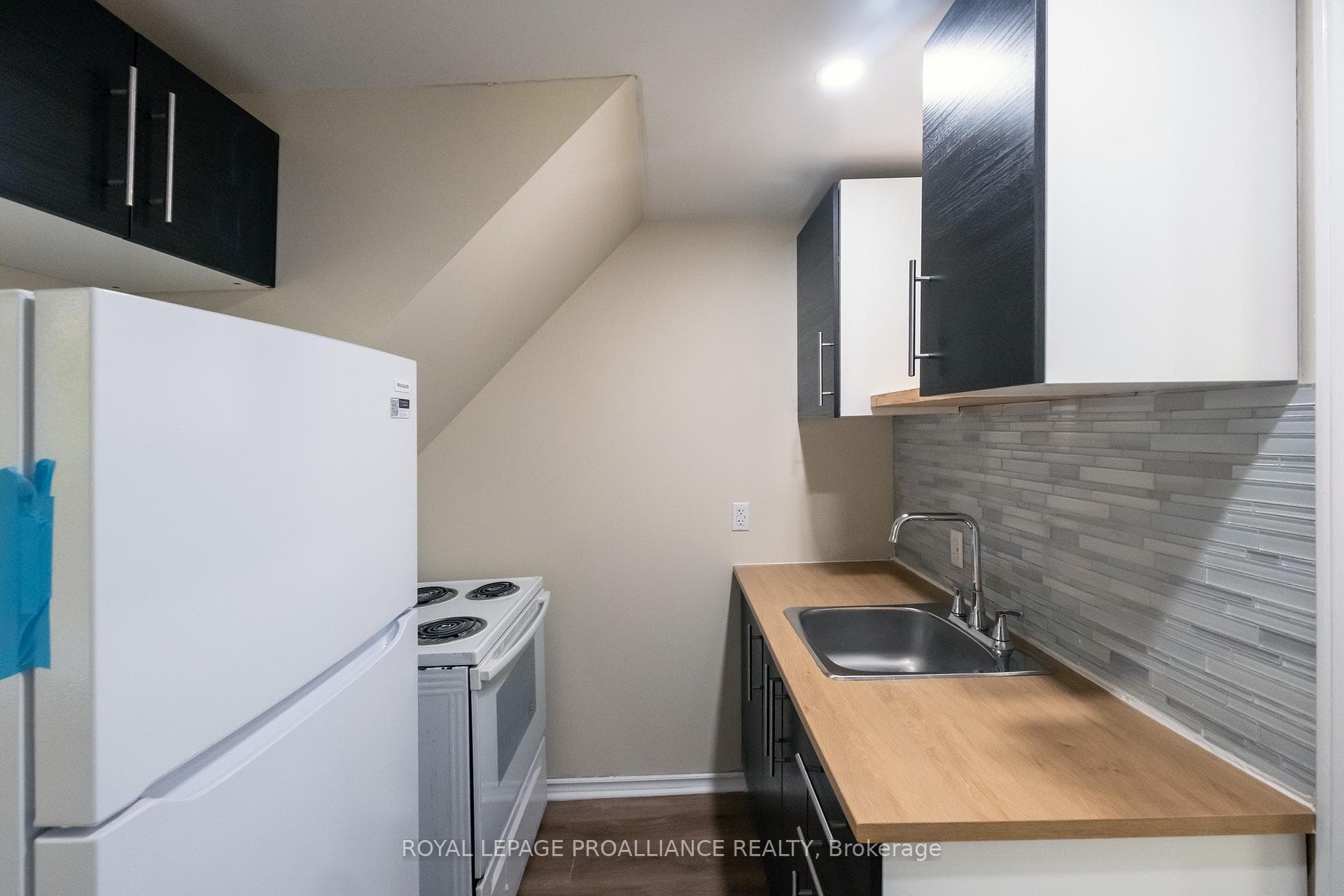 90 Dundas Street photo 8