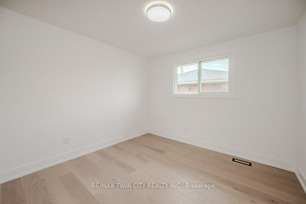 89 Kenora Avenue photo 22