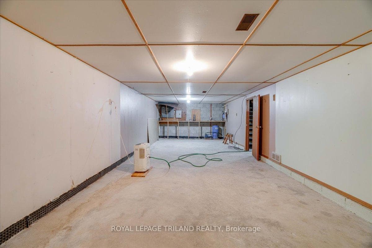 22827 Mayfair Road photo 27