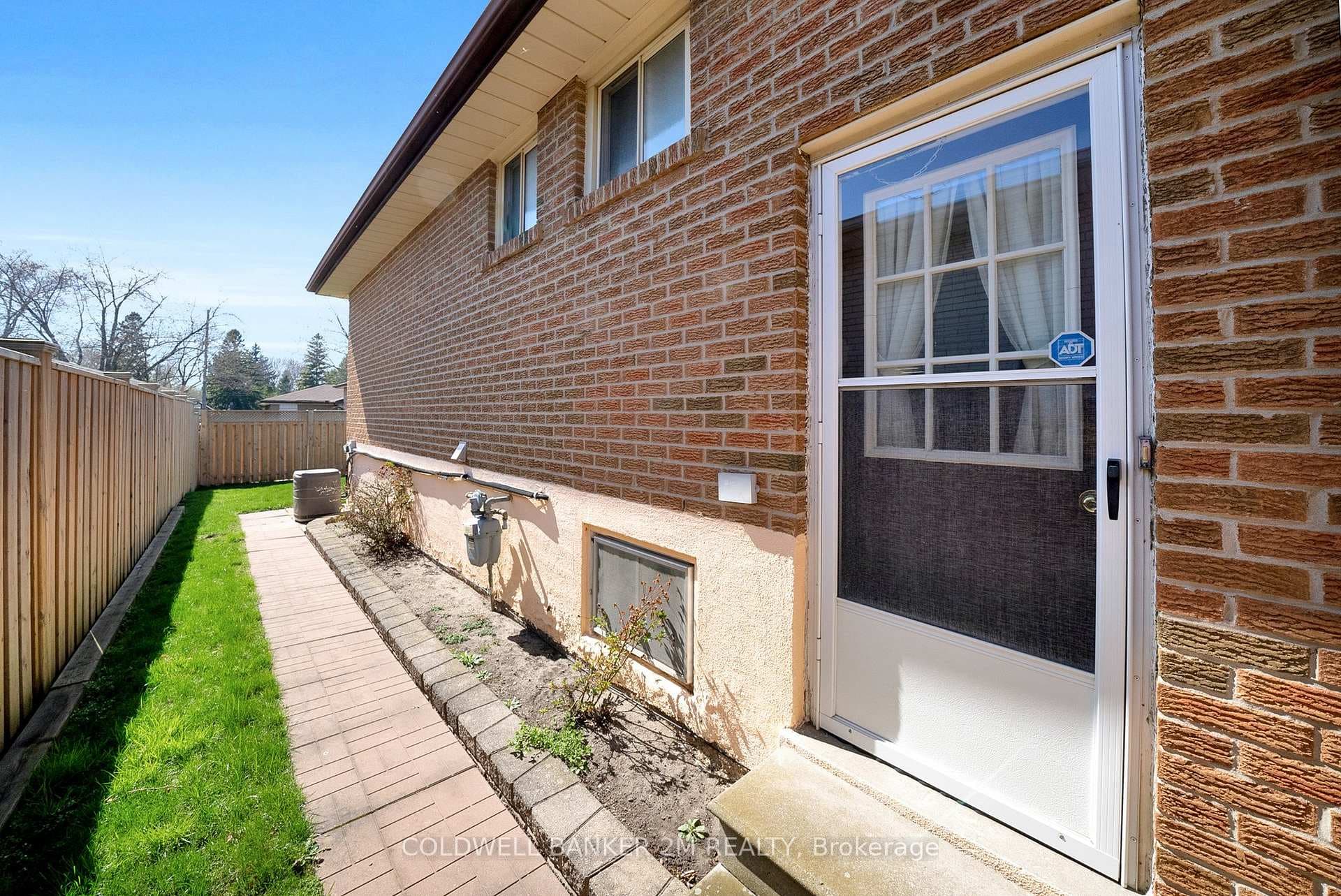 6 Langevin Crescent photo 37