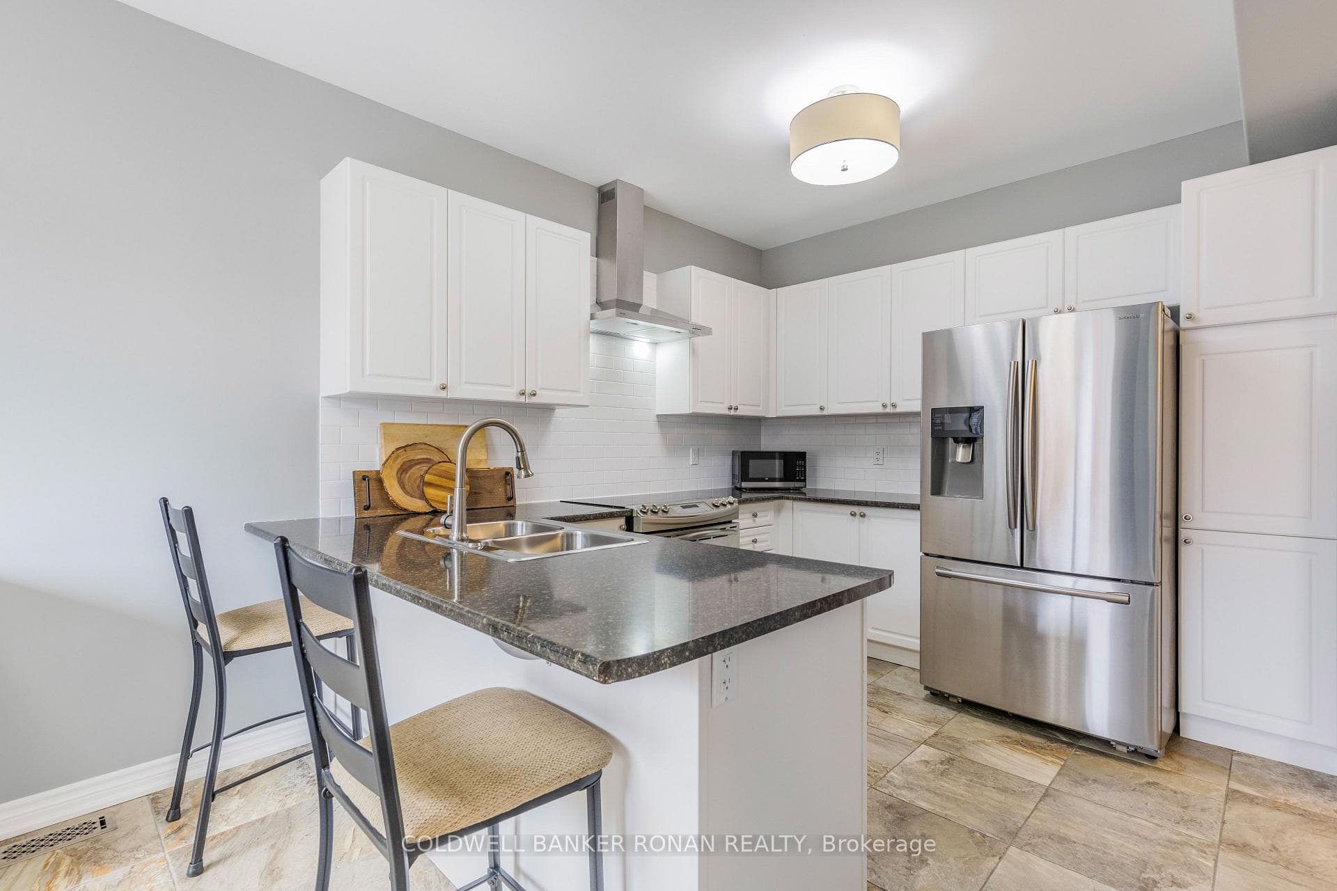Kitchen with Breakfast Bar