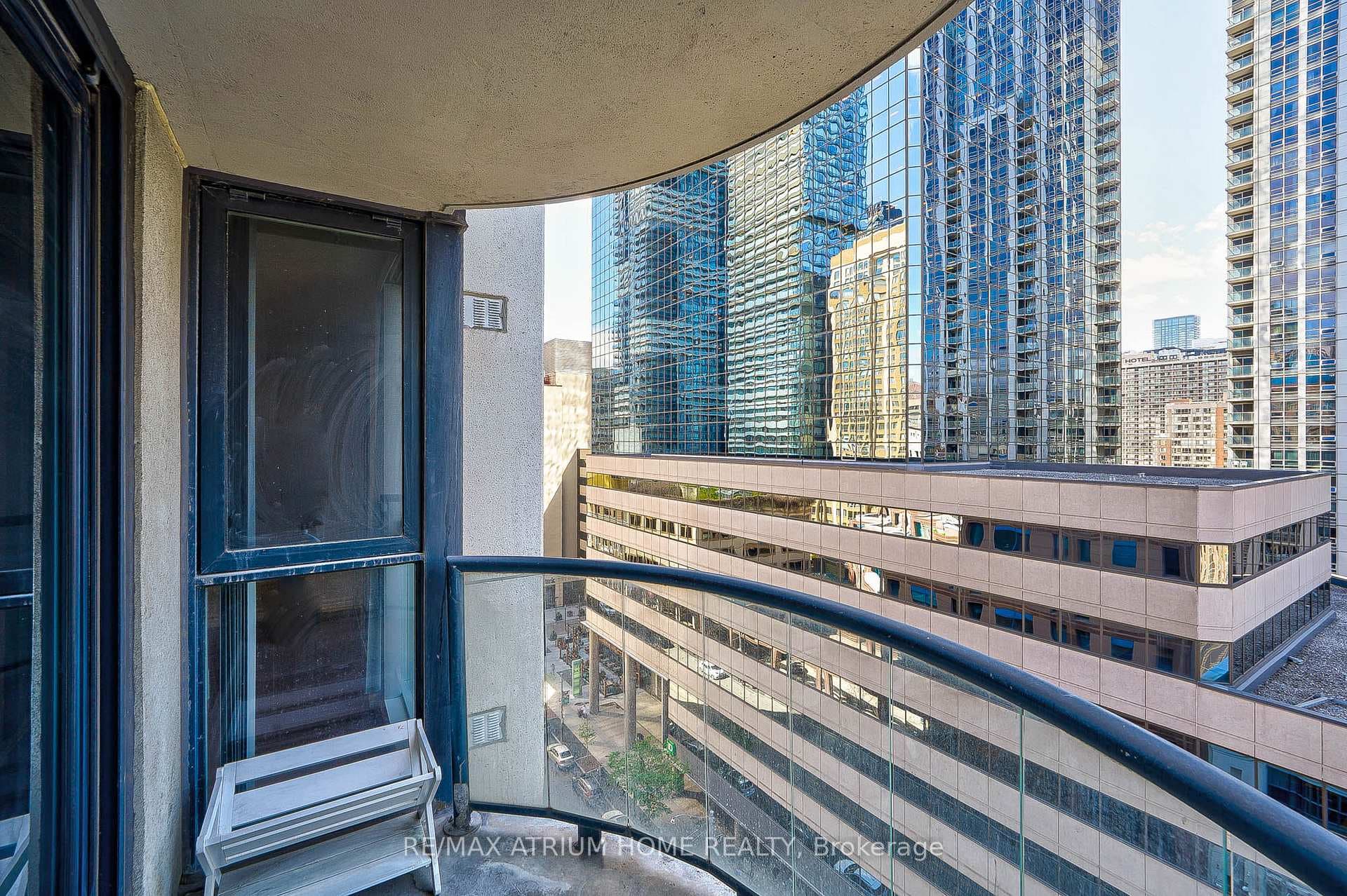 801 Bay Street Unit 1502 photo 25