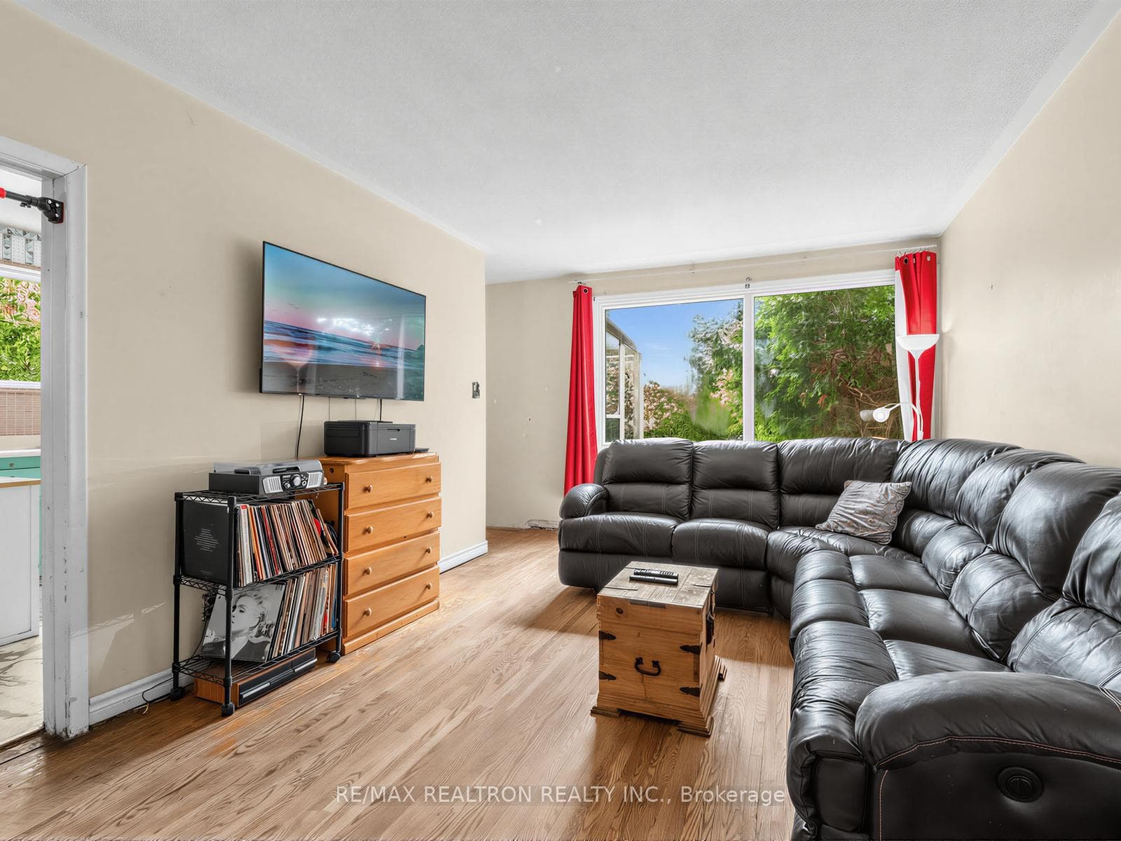 380 Browndale Crescent photo 7