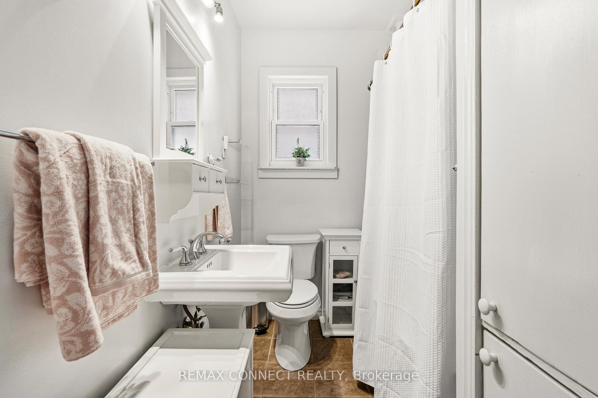 60 Woodbury Road photo 25