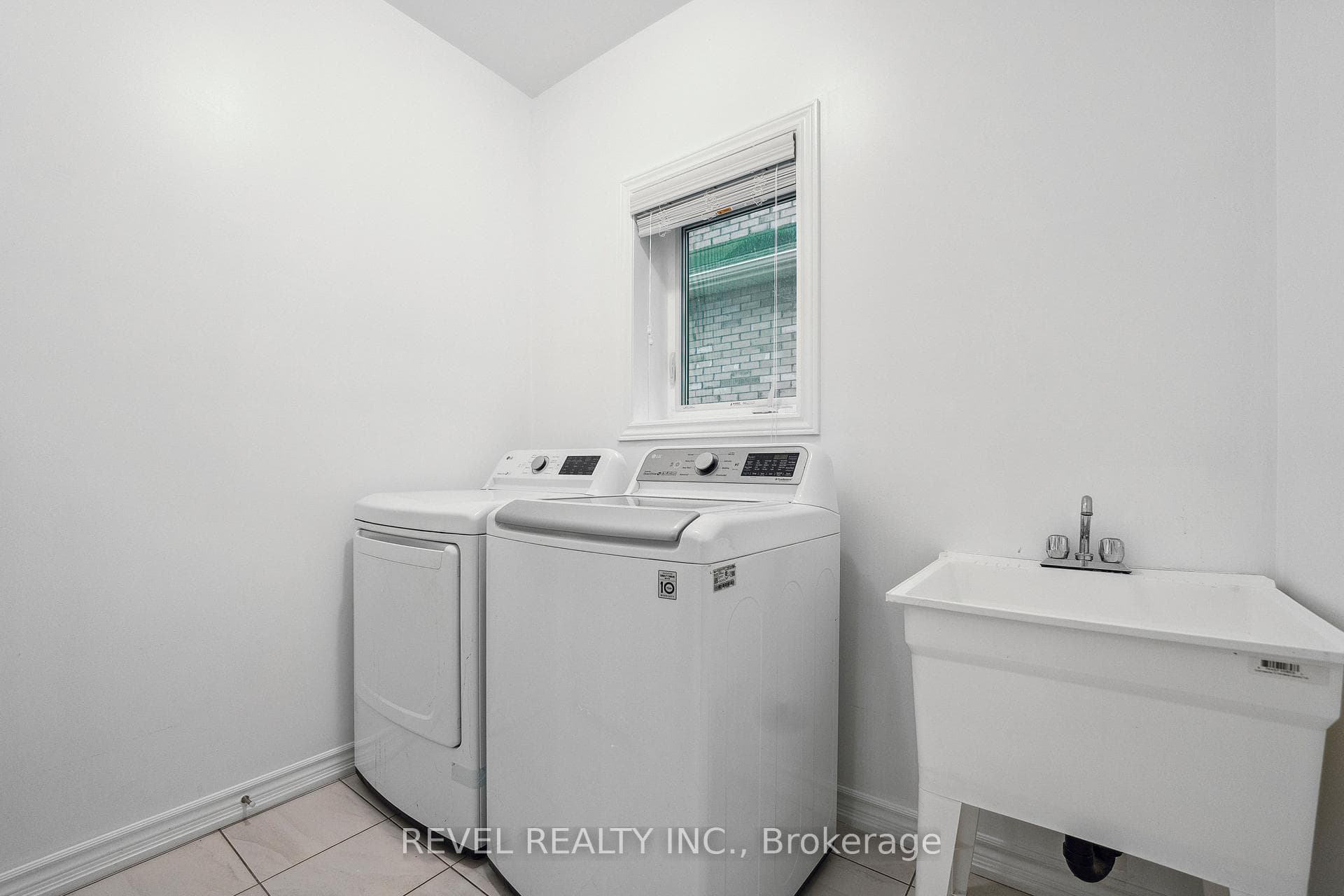 1169 Kennedy Drive photo 21