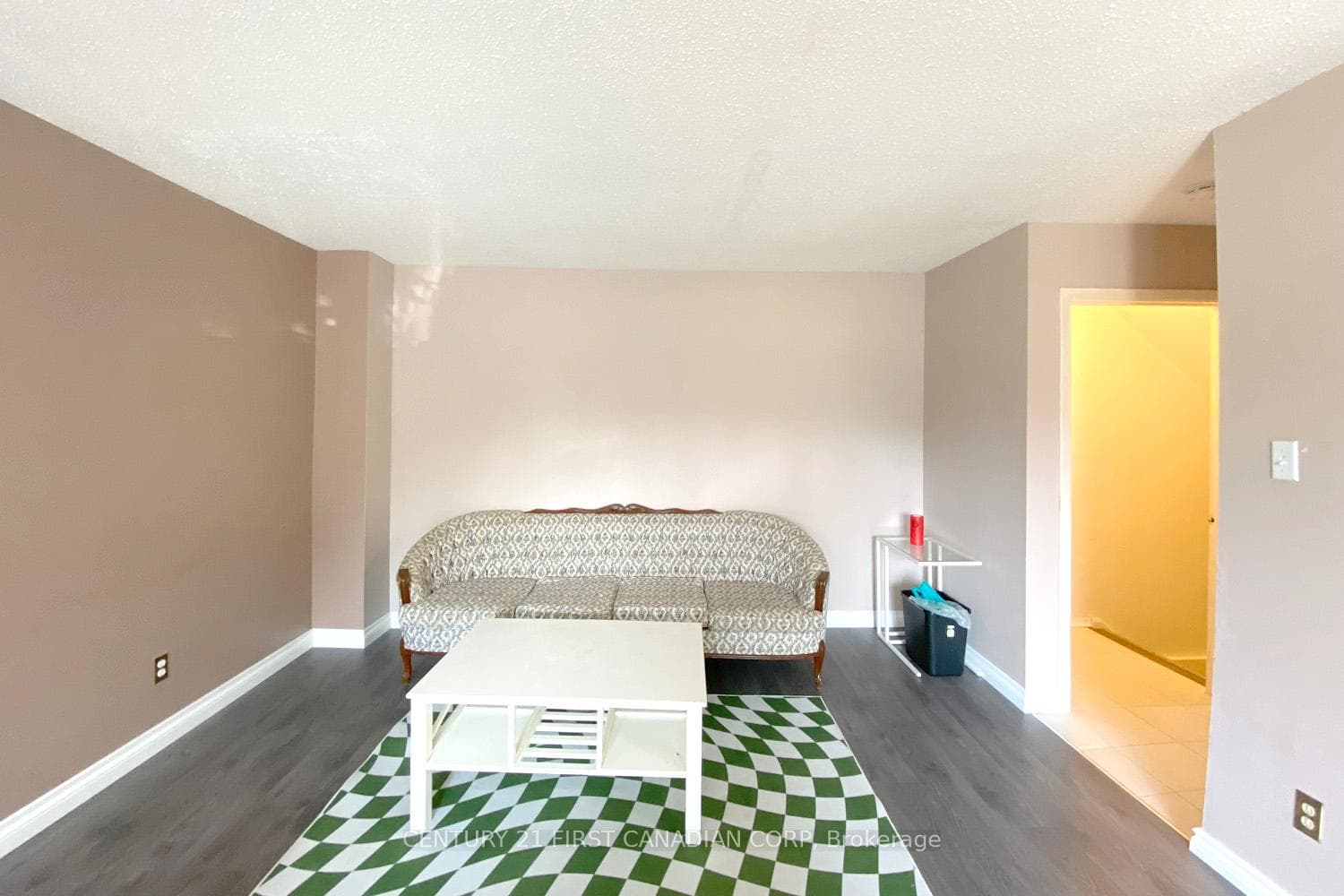 587 GAINSBOROUGH Road photo 7