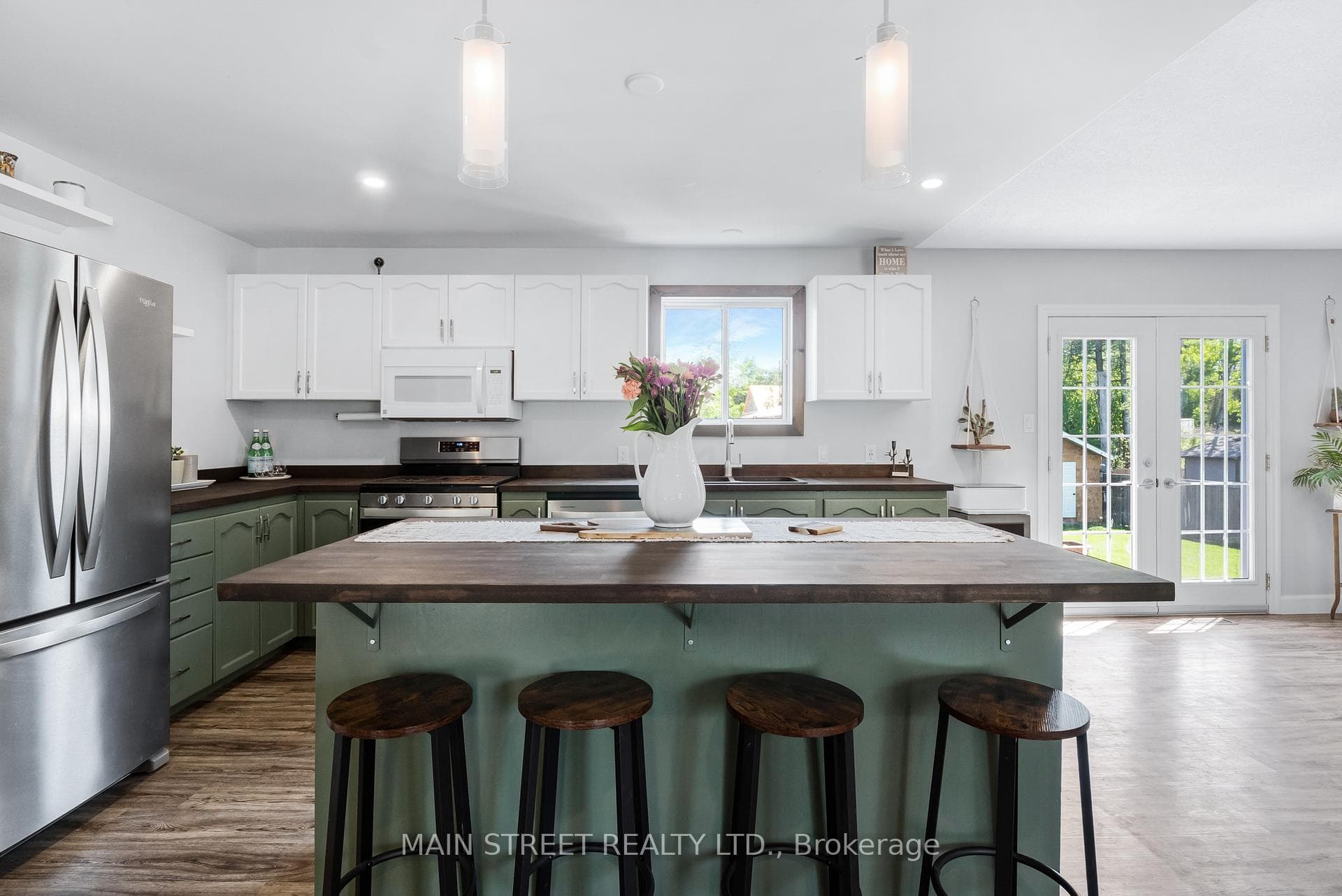 105 Maple Avenue photo 7