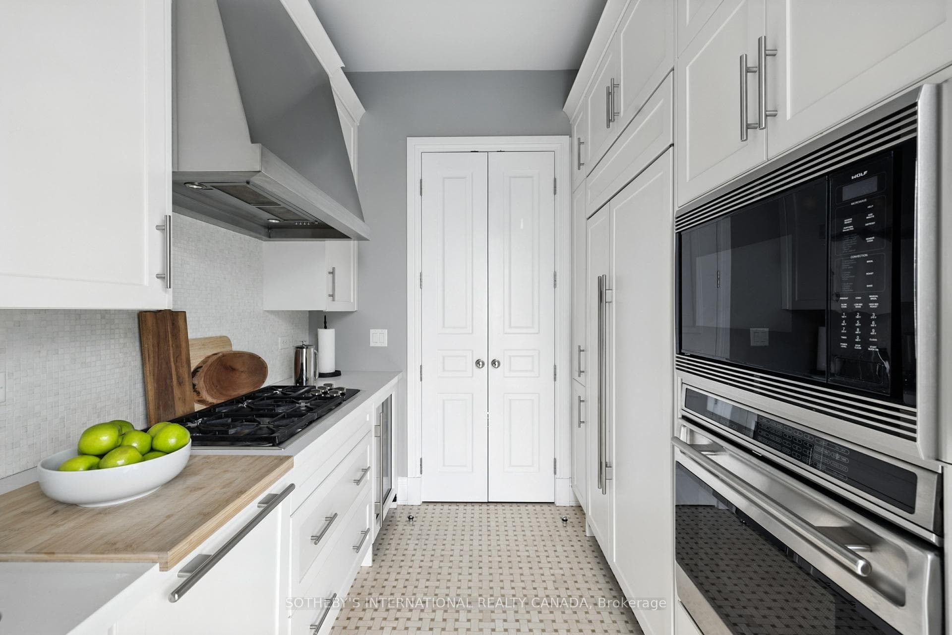 183 Wellington Street Unit 2501 photo 8
