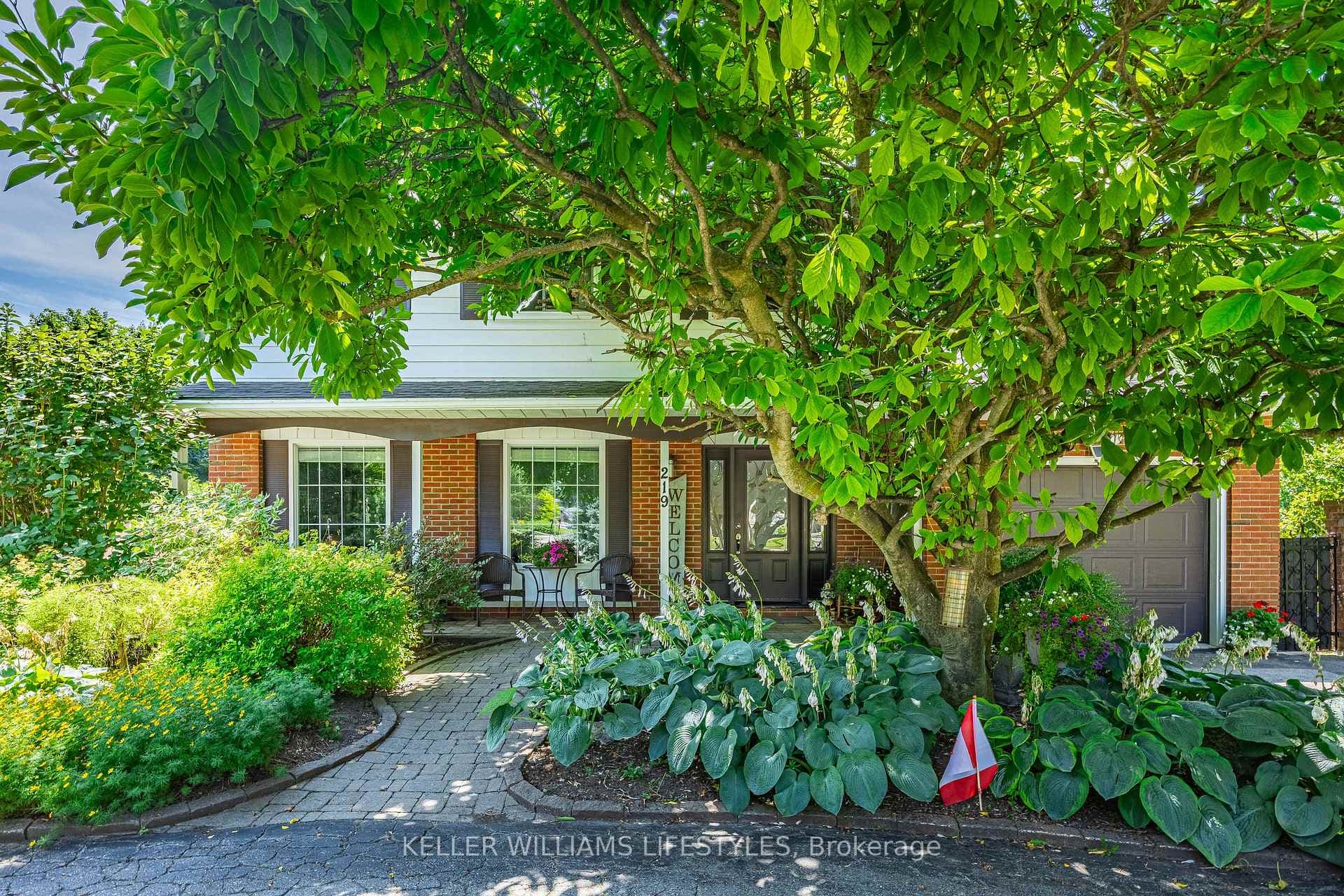 219 Dundas Street photo 4