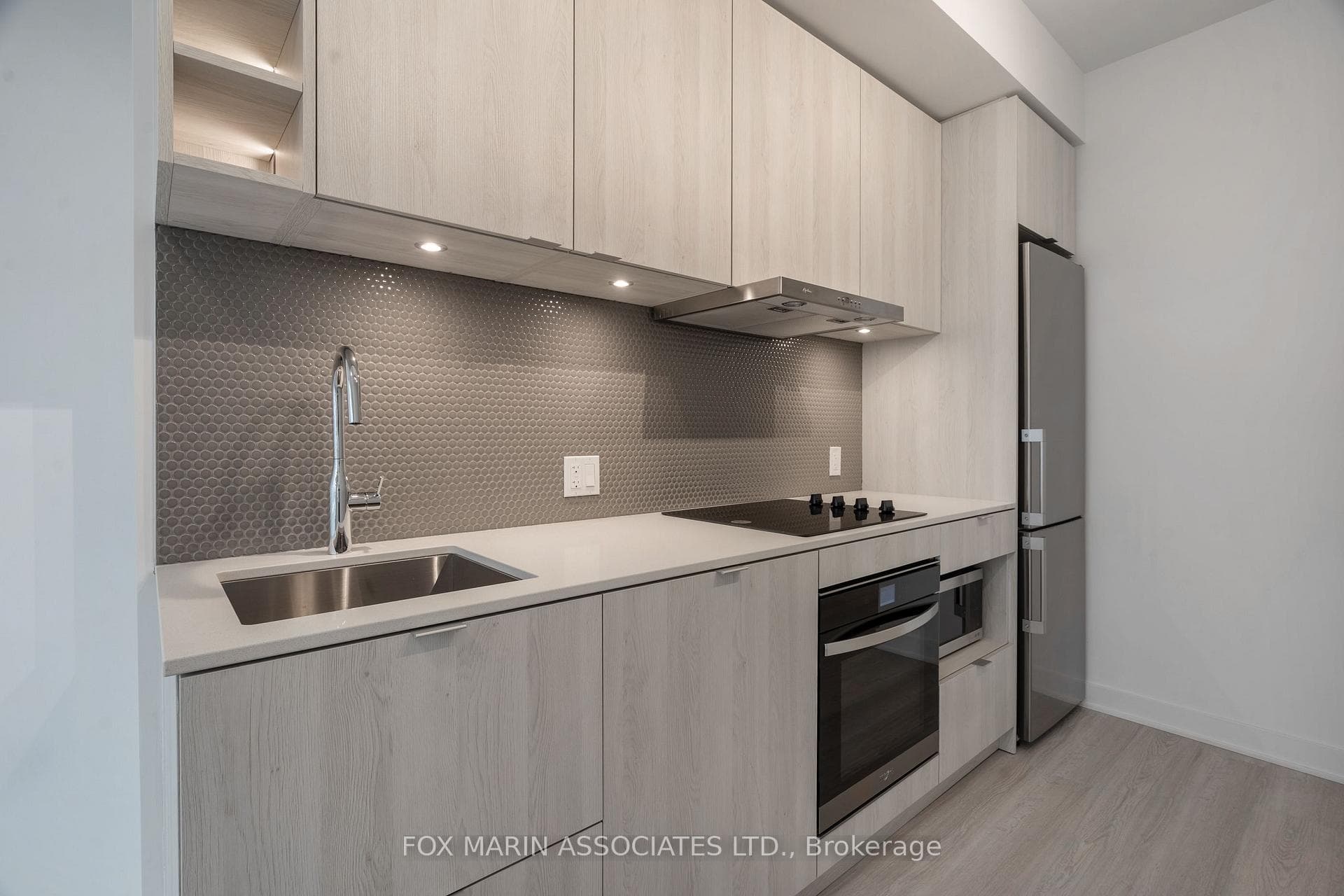 11 Yorkville Avenue Unit 506 photo 5