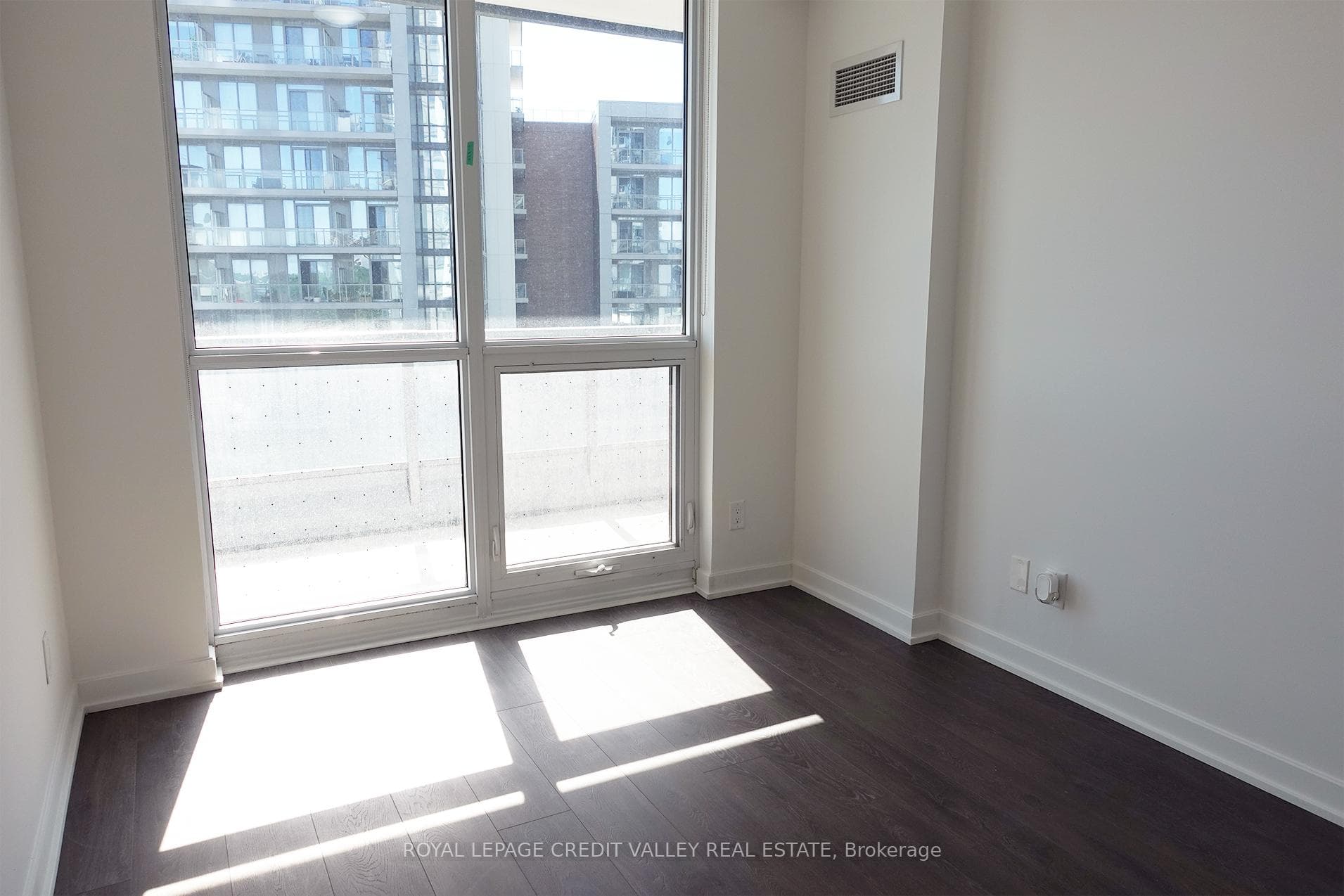 32 Forest Manor Road Unit 401 photo 12