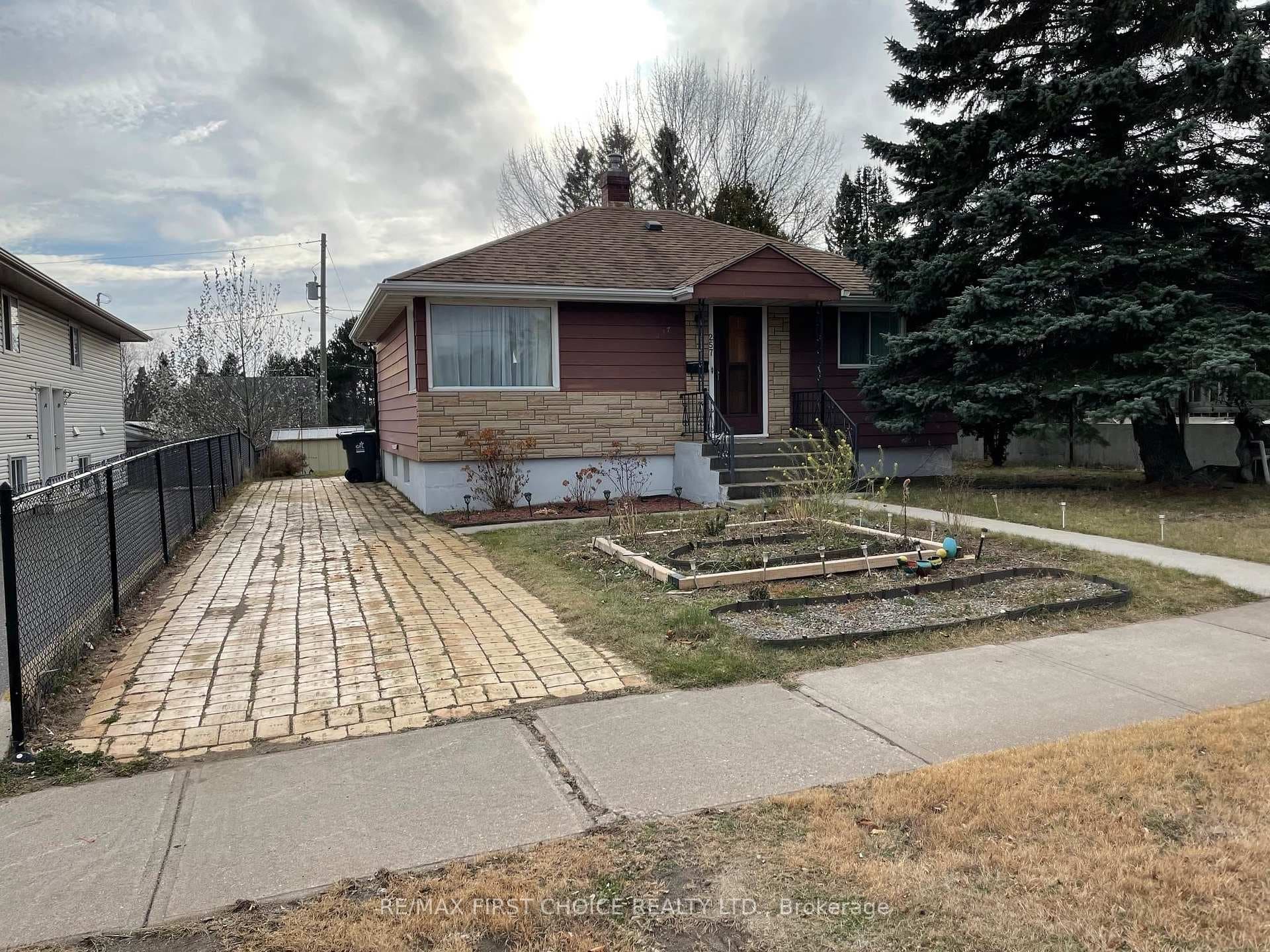 257 Arundel Street photo 1