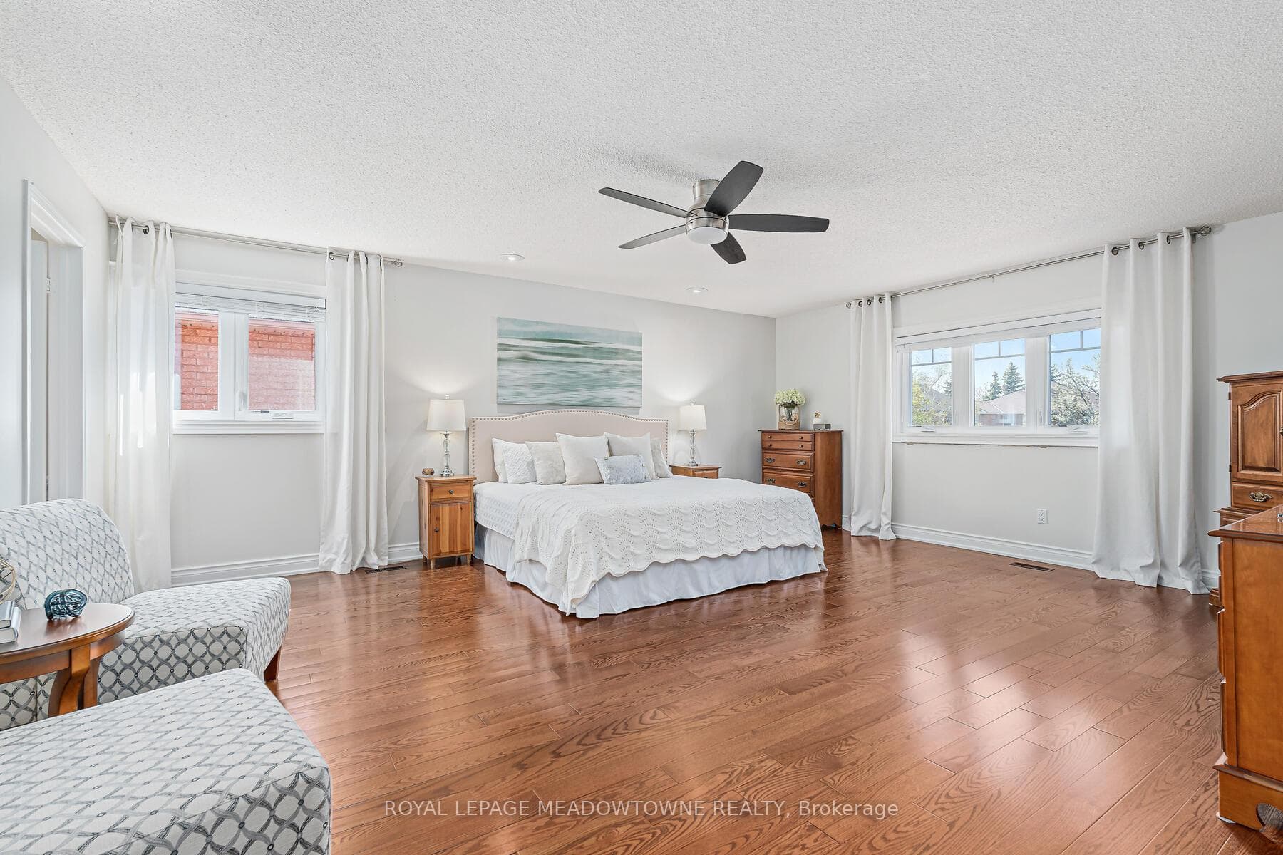 1056 Grandeur Crescent photo 17