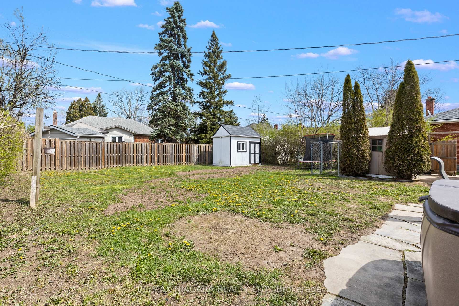 96 Laughlin Avenue photo 32