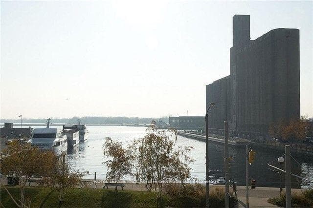 550 Queens Quay Unit 303 photo 9