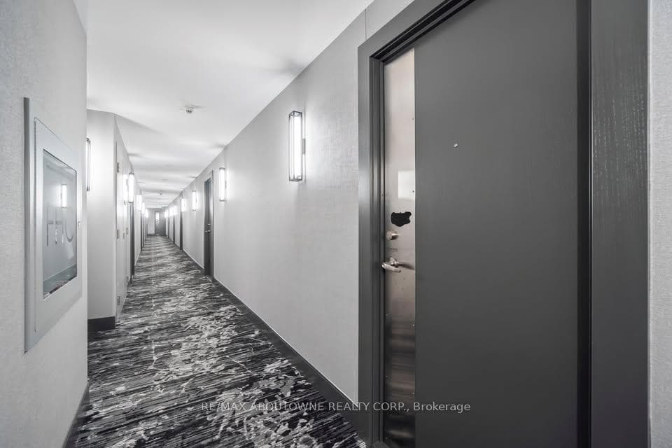 8 Telegram Mews Unit 610 photo 3