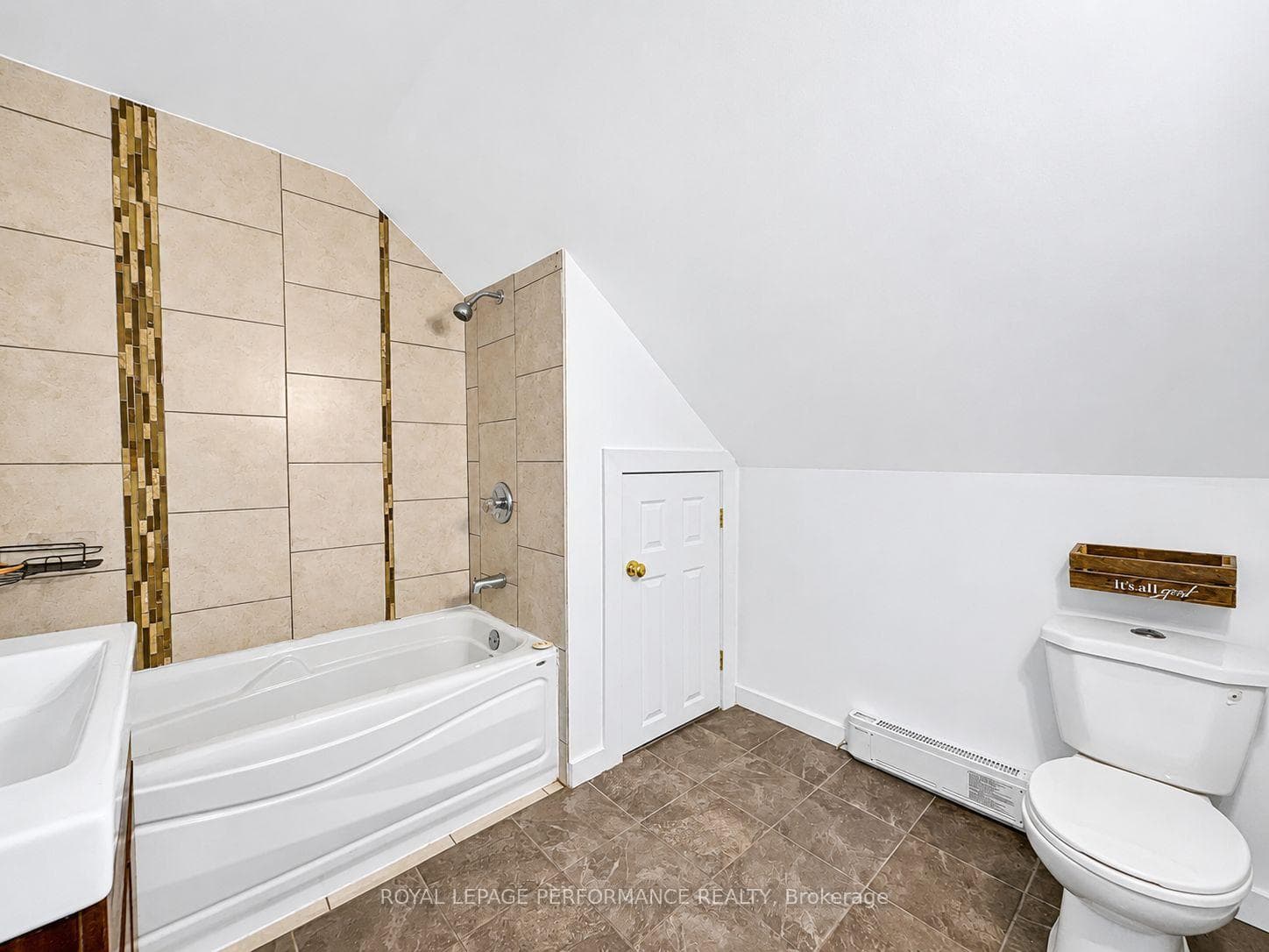 2nd floor 4 pc bathroom