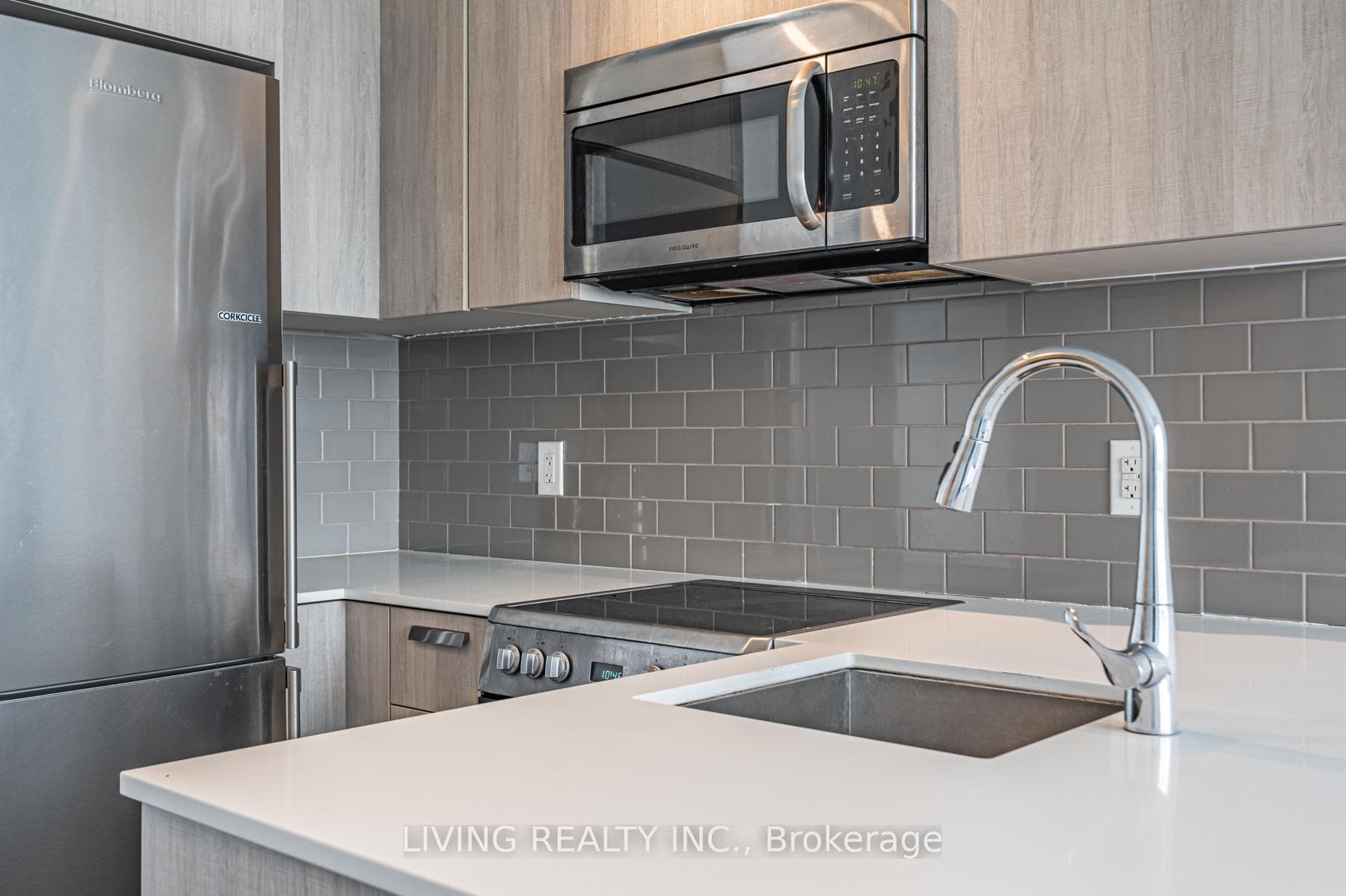 57 St Joseph Street Unit 1121 photo 3
