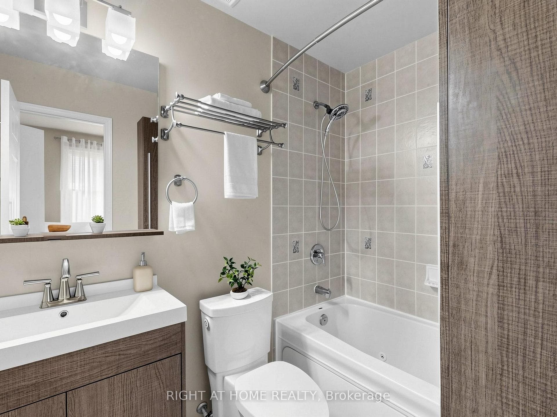 760 Lawrence Avenue Unit 76 photo 17