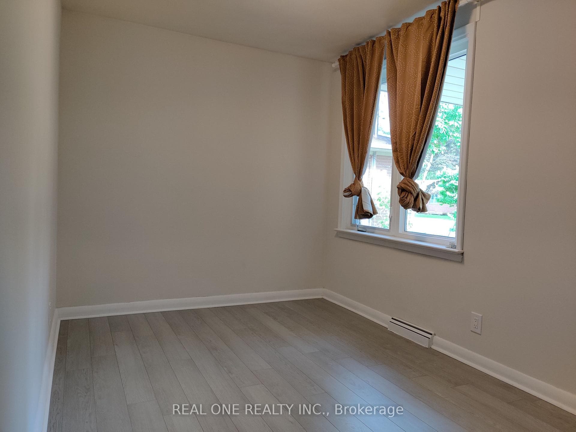 118 Cartier Crescent Unit upper photo 20