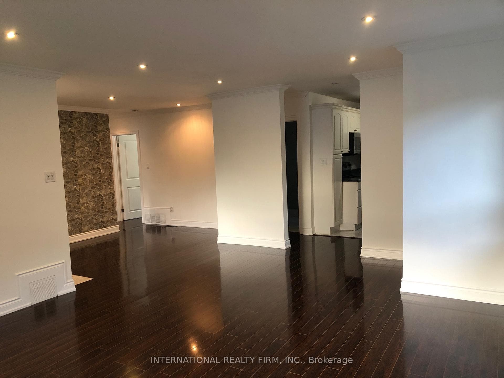 55 kenton Drive photo 4