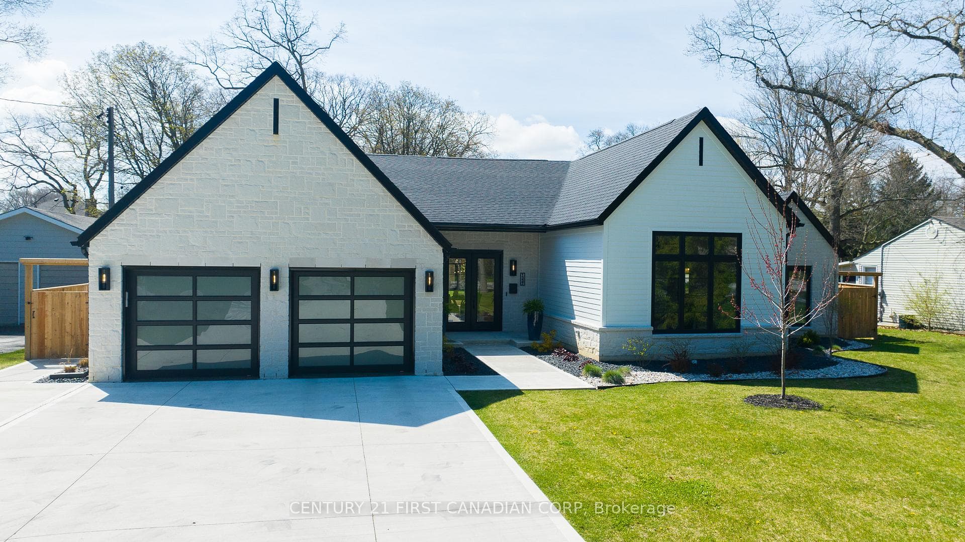 1337 Lakeshore Road photo 40