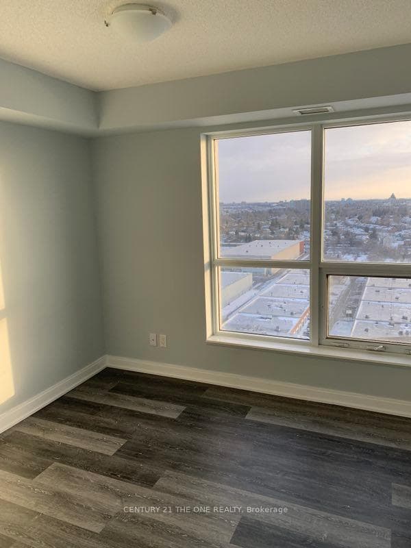 181 Village Green Square Unit 2020 photo 5