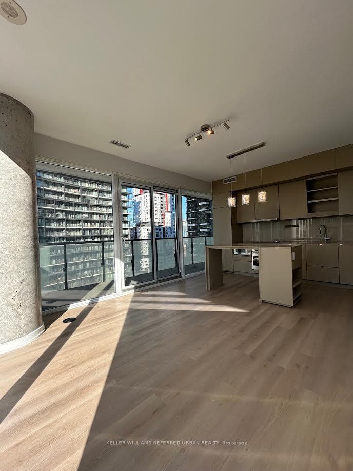 101 Peter Street Unit 1611 photo 1