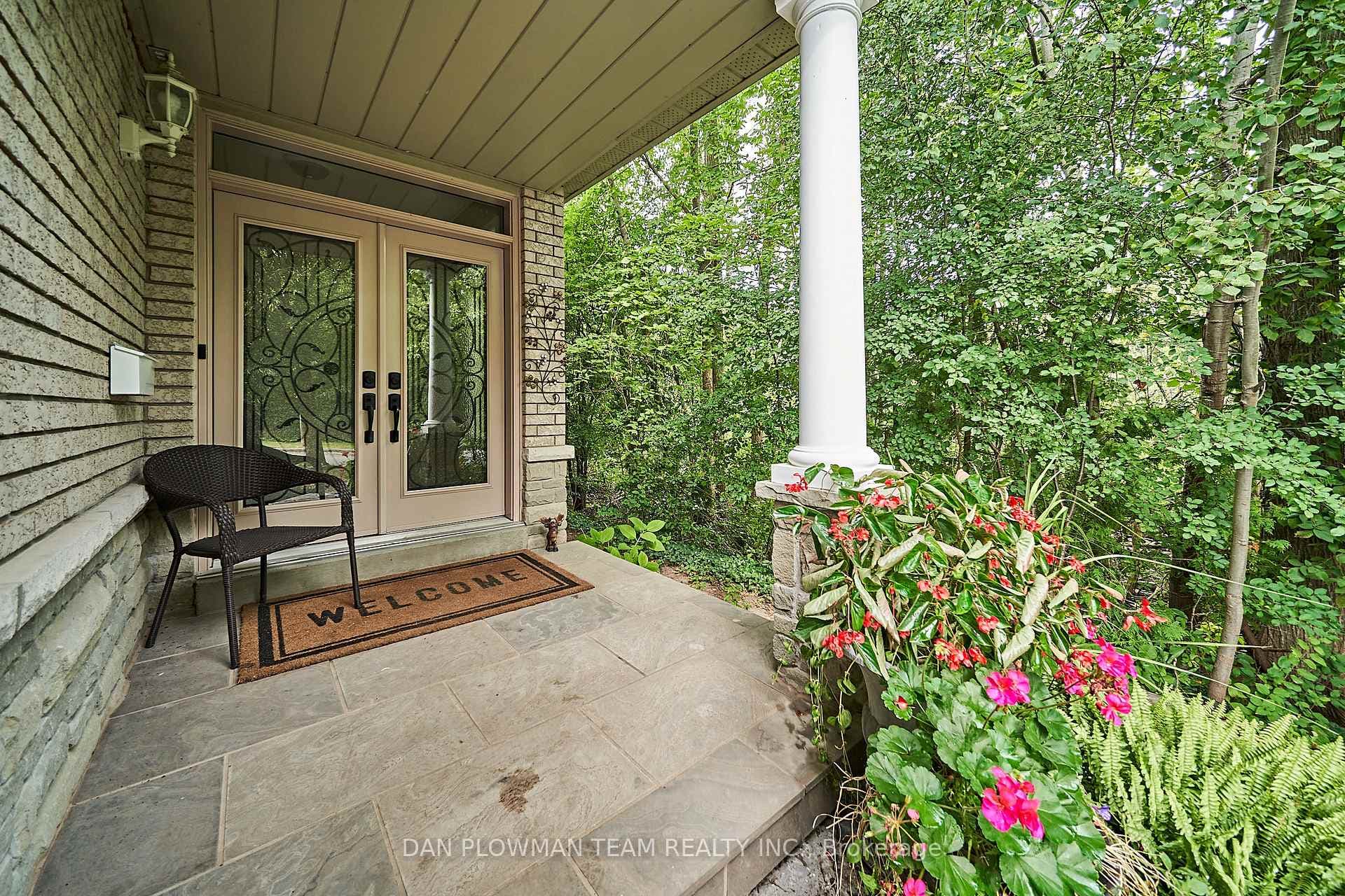 2054 Erin Gate Boulevard photo 2