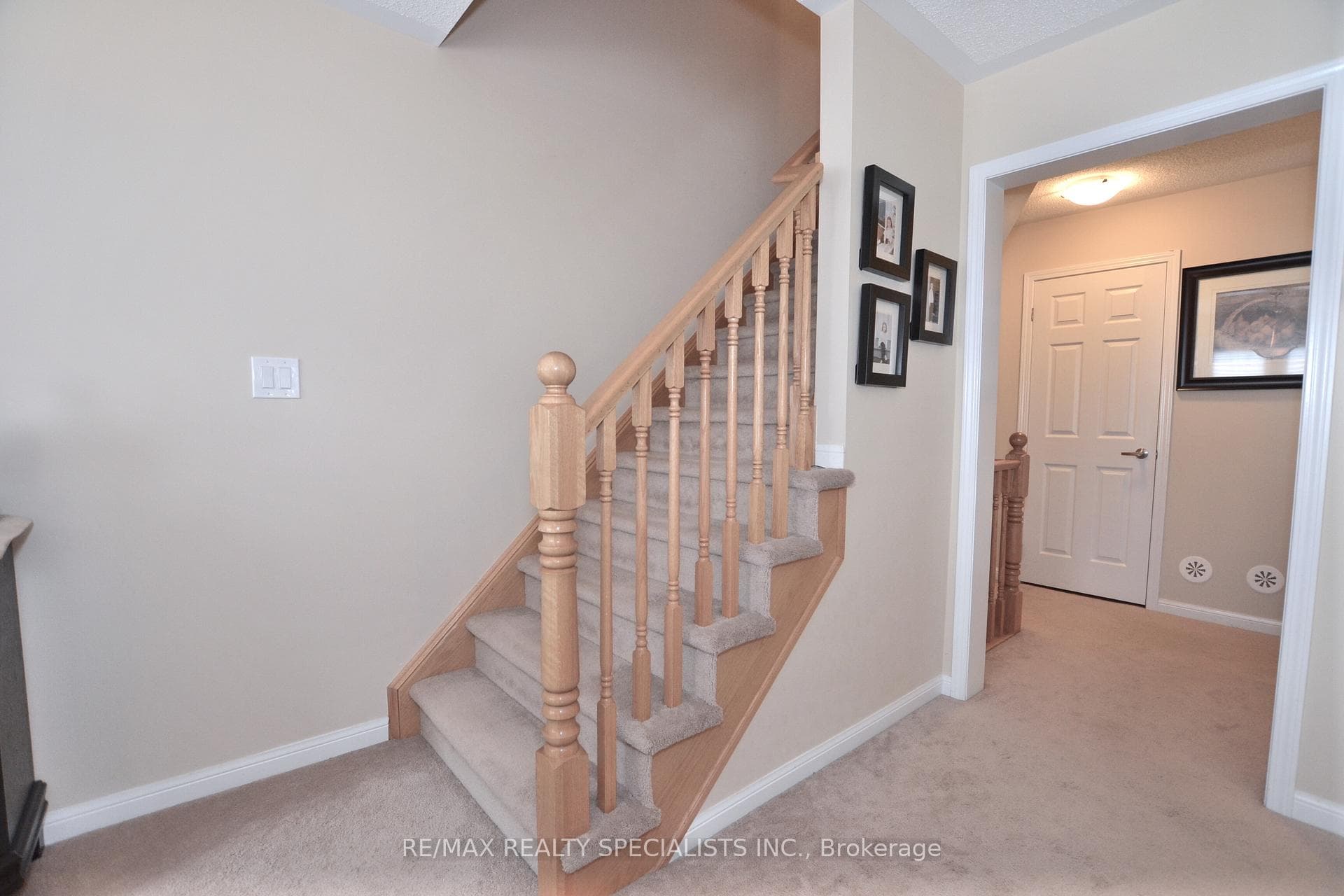 256 Wetenhall Landing N/A photo 3