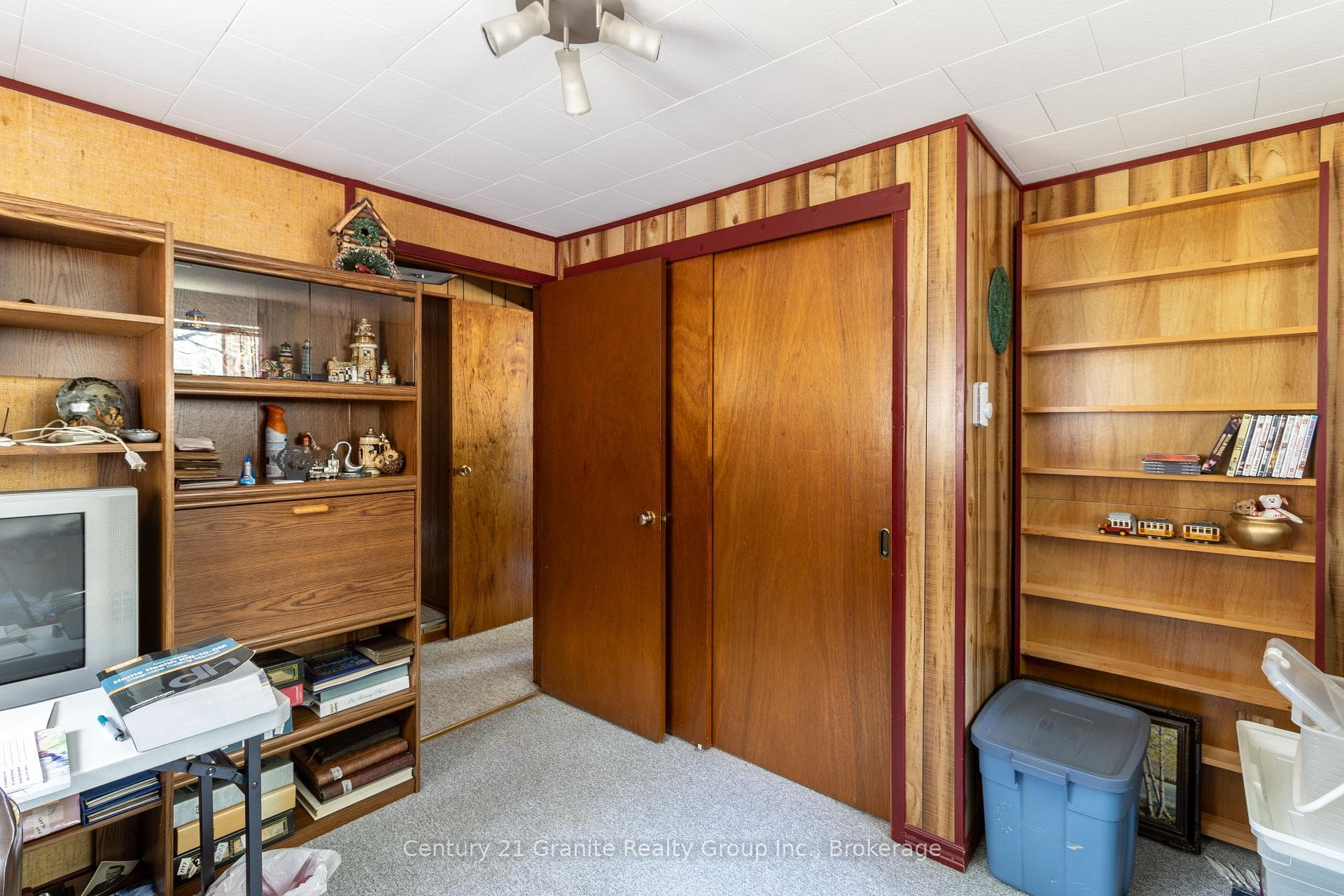 1036 Wandering Lane photo 23
