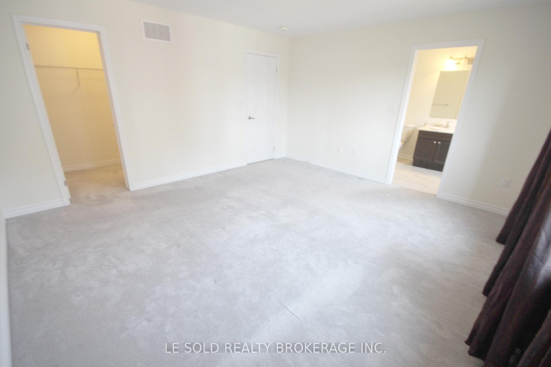 90 Hutt Crescent photo 13
