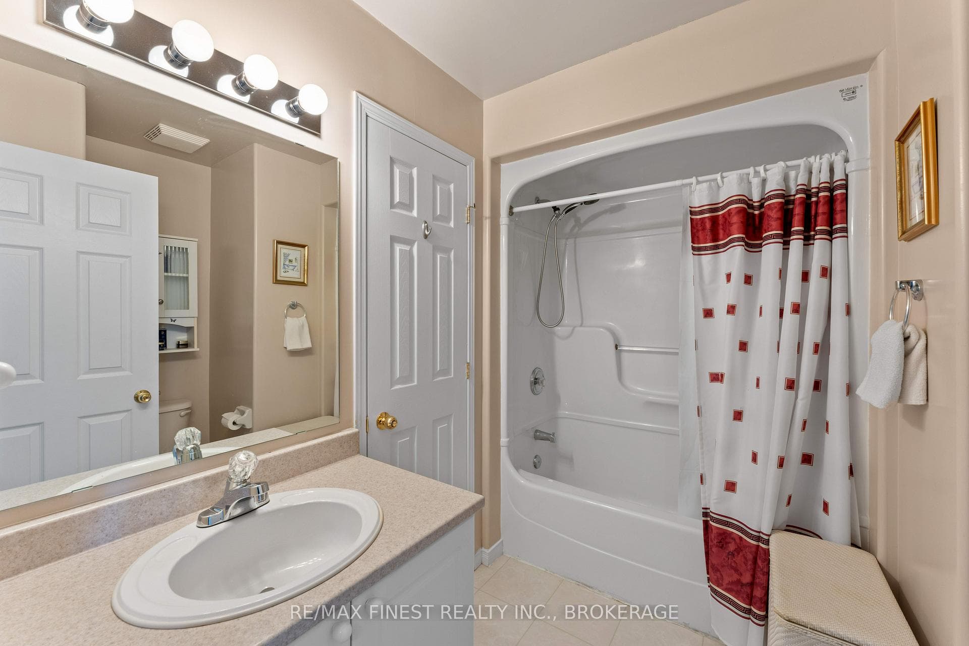 230 Ellesmeer Avenue photo 22
