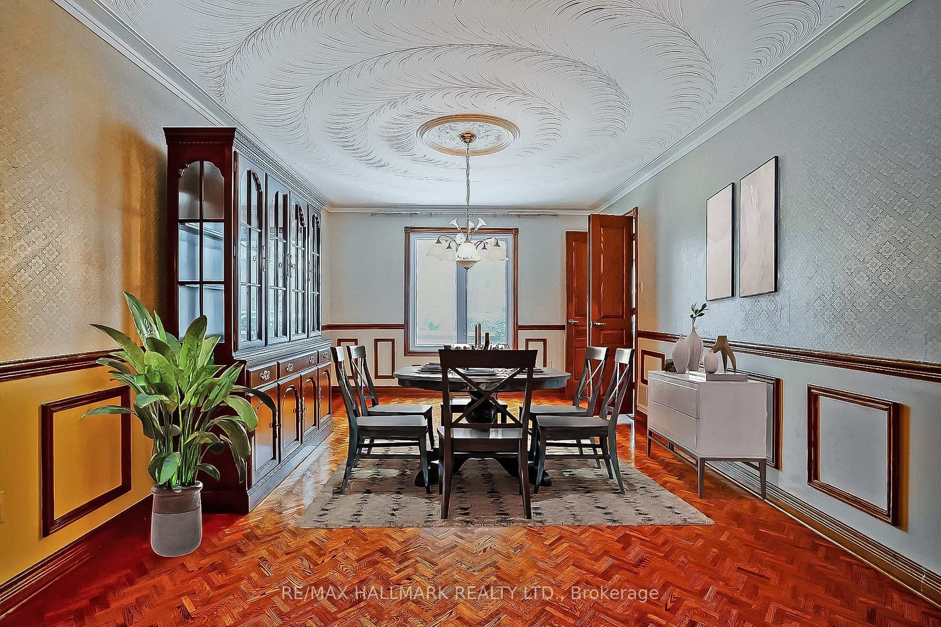 Virtual staged dining room