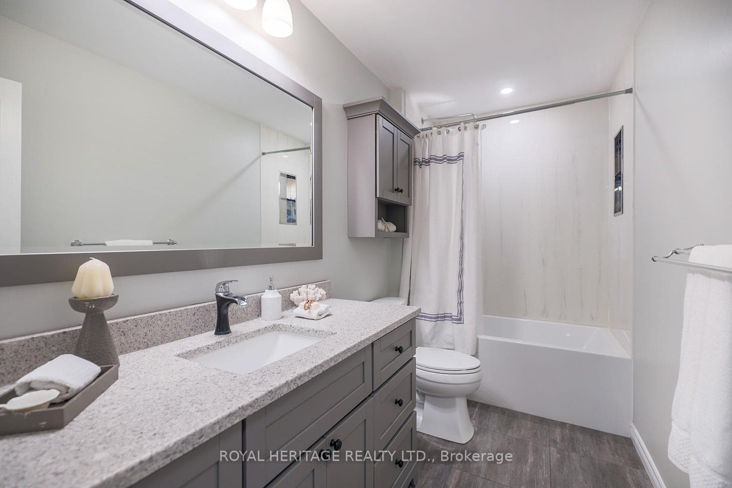 125 Guildwood Drive photo 23