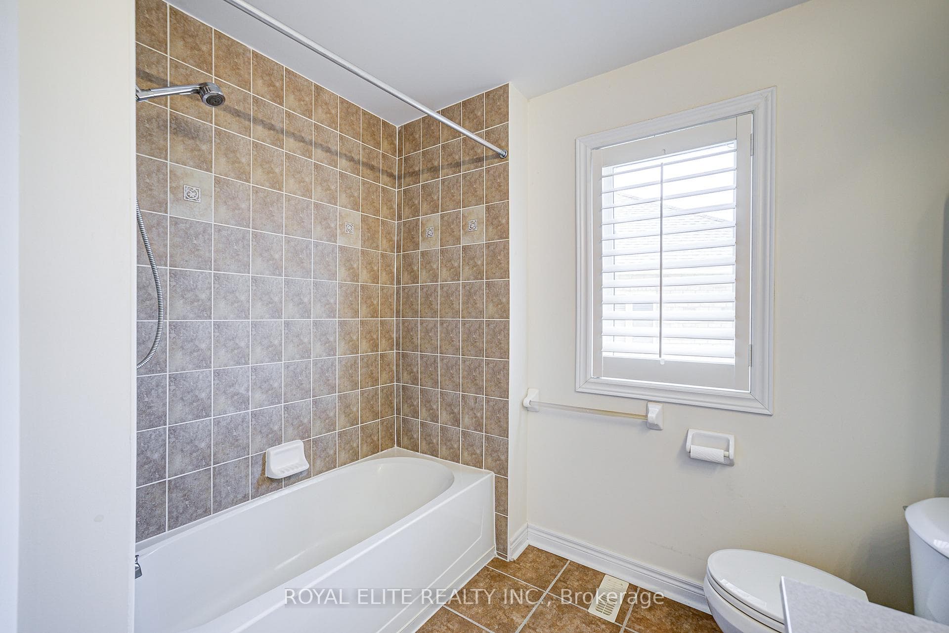 170 James Ratcliff Avenue photo 29