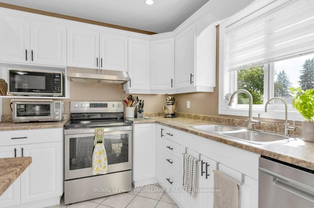 12 Stonegate Crescent photo 16
