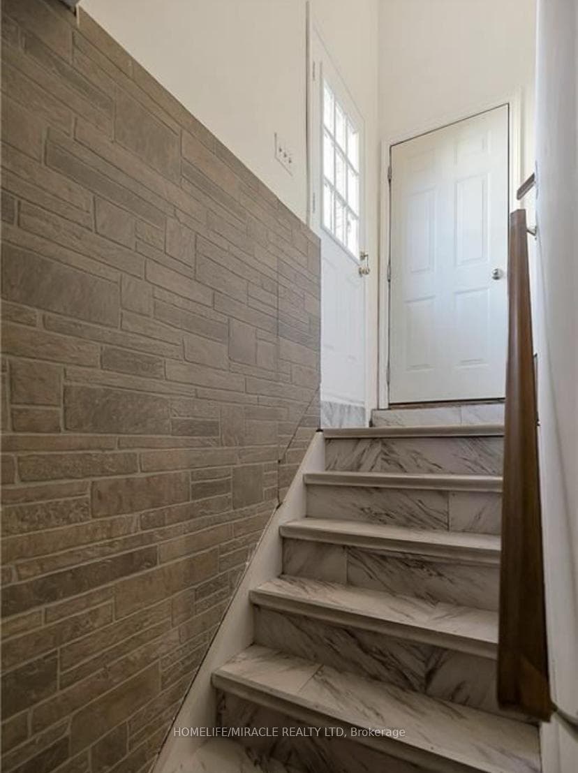 1430 Upper Gage Avenue photo 3