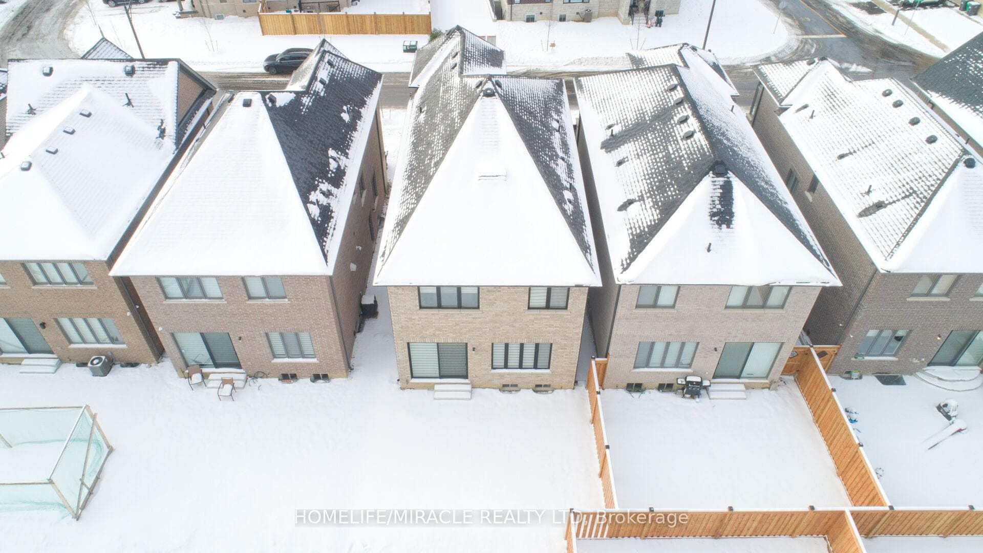 51 calabria Drive photo 40