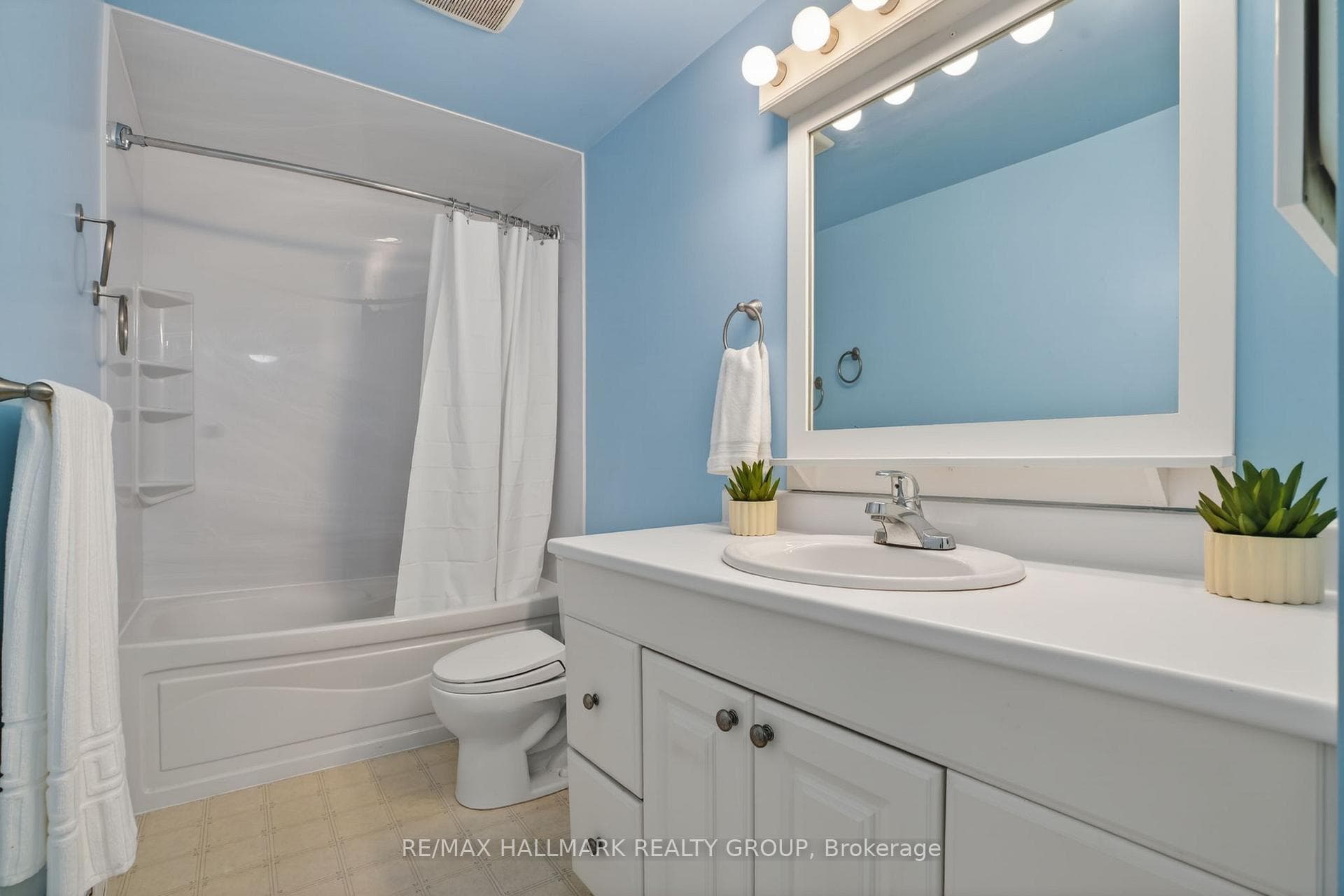 Full bathroom on 2nd level