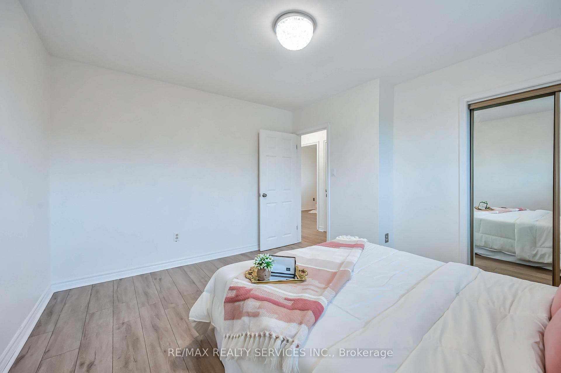10 Windrush Crescent photo 25