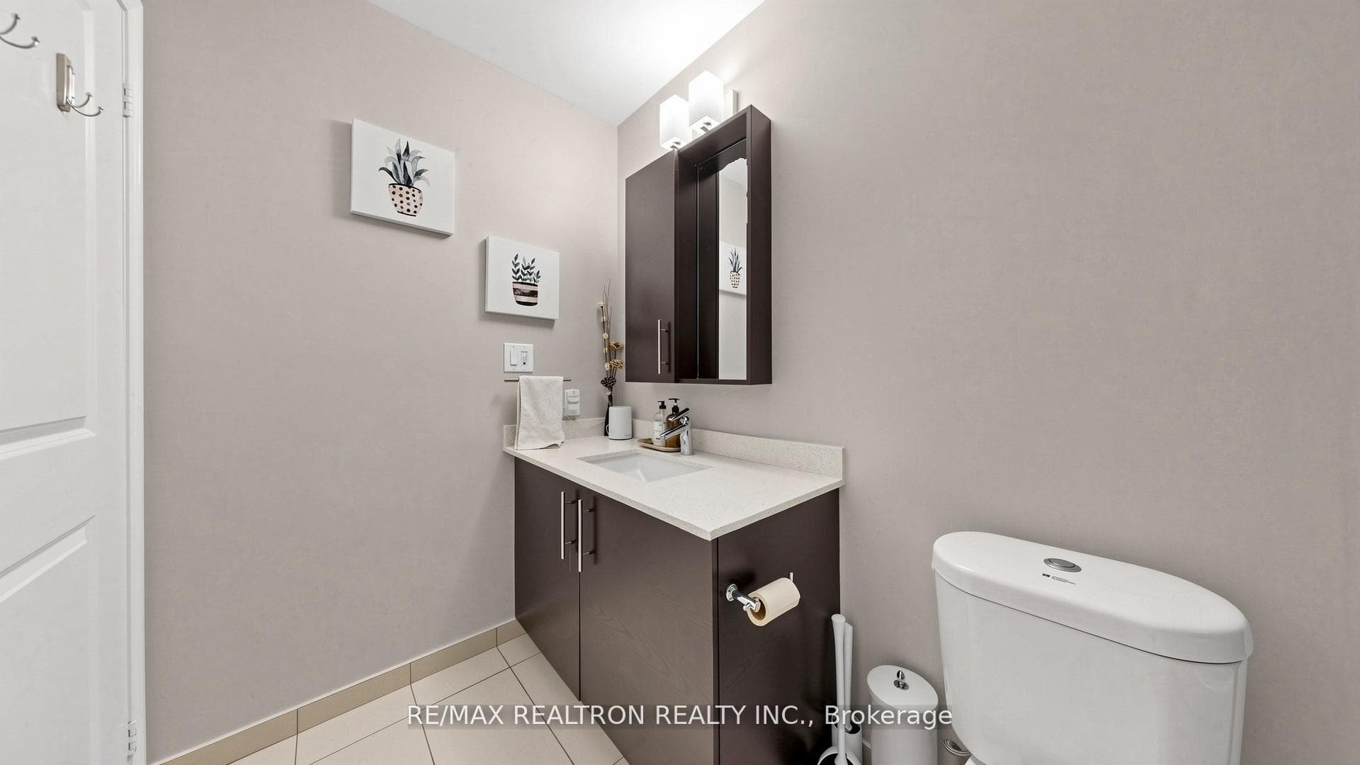 277 South Park Road Unit 203 photo 27