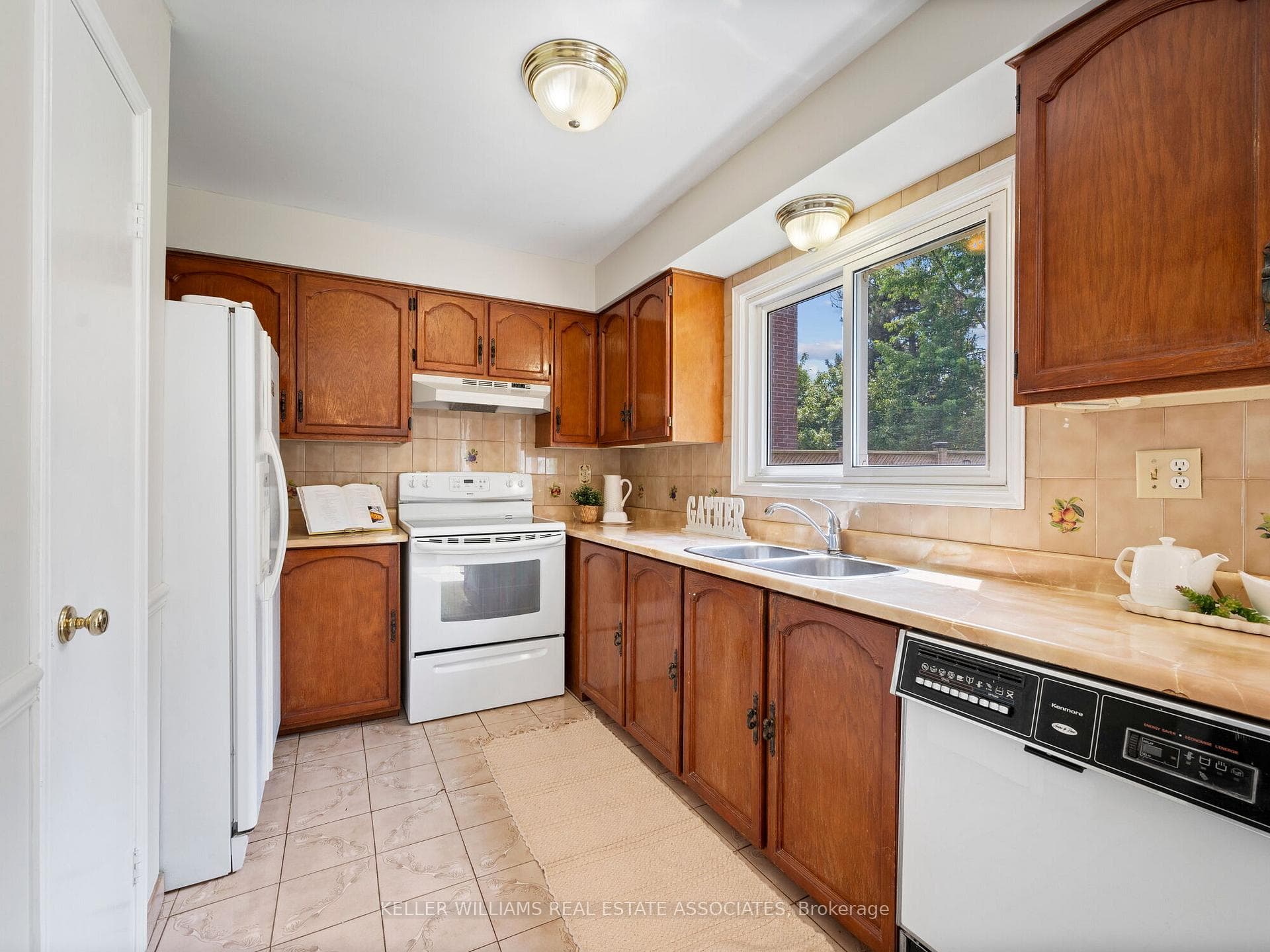 6398 Coachford Way photo 14