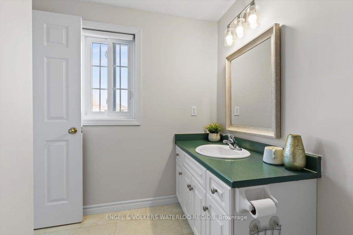 170 Northmanor Crescent photo 23