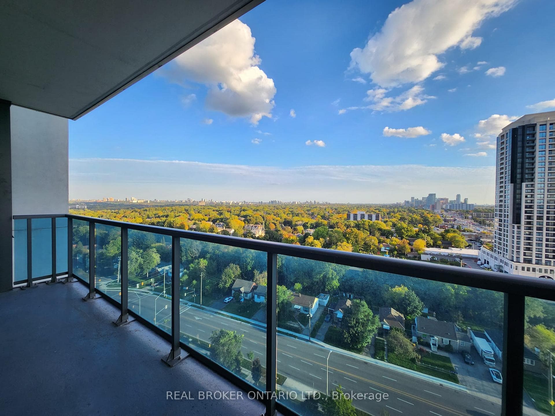 7165 Yonge Street Unit 1609 photo 11