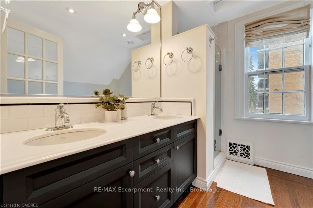 124 CHISHOLM Street photo 15