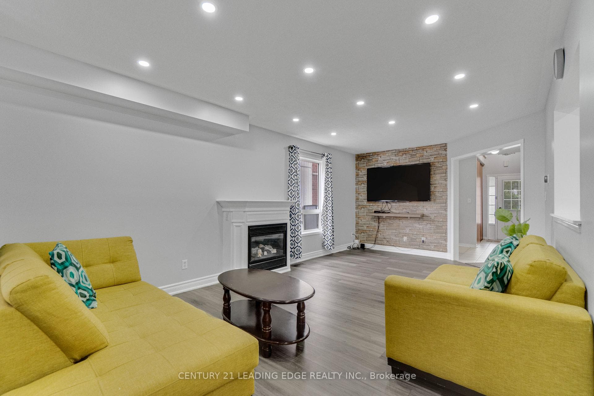 1296 Ashgrove Crescent photo 8