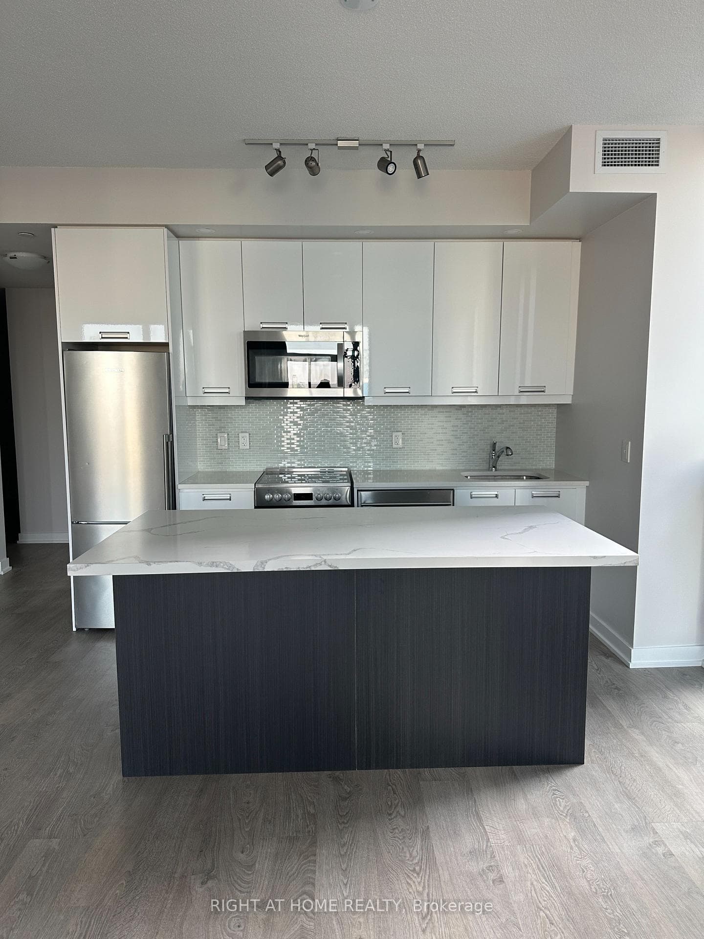 99 John Street Unit 1607 photo 6